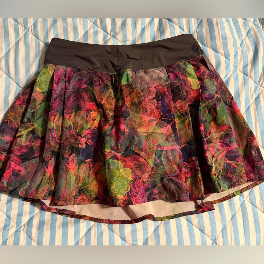 Lululemon SidePleat HighRise Tennis Skirt
Vivid Floral ToneMulti/Graphite Grey 4
